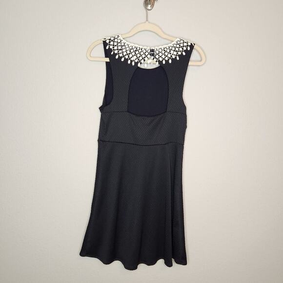 Free People Size Medium Black Waffle Knit Dress With Crocheted Collar - Picture 14 of 15